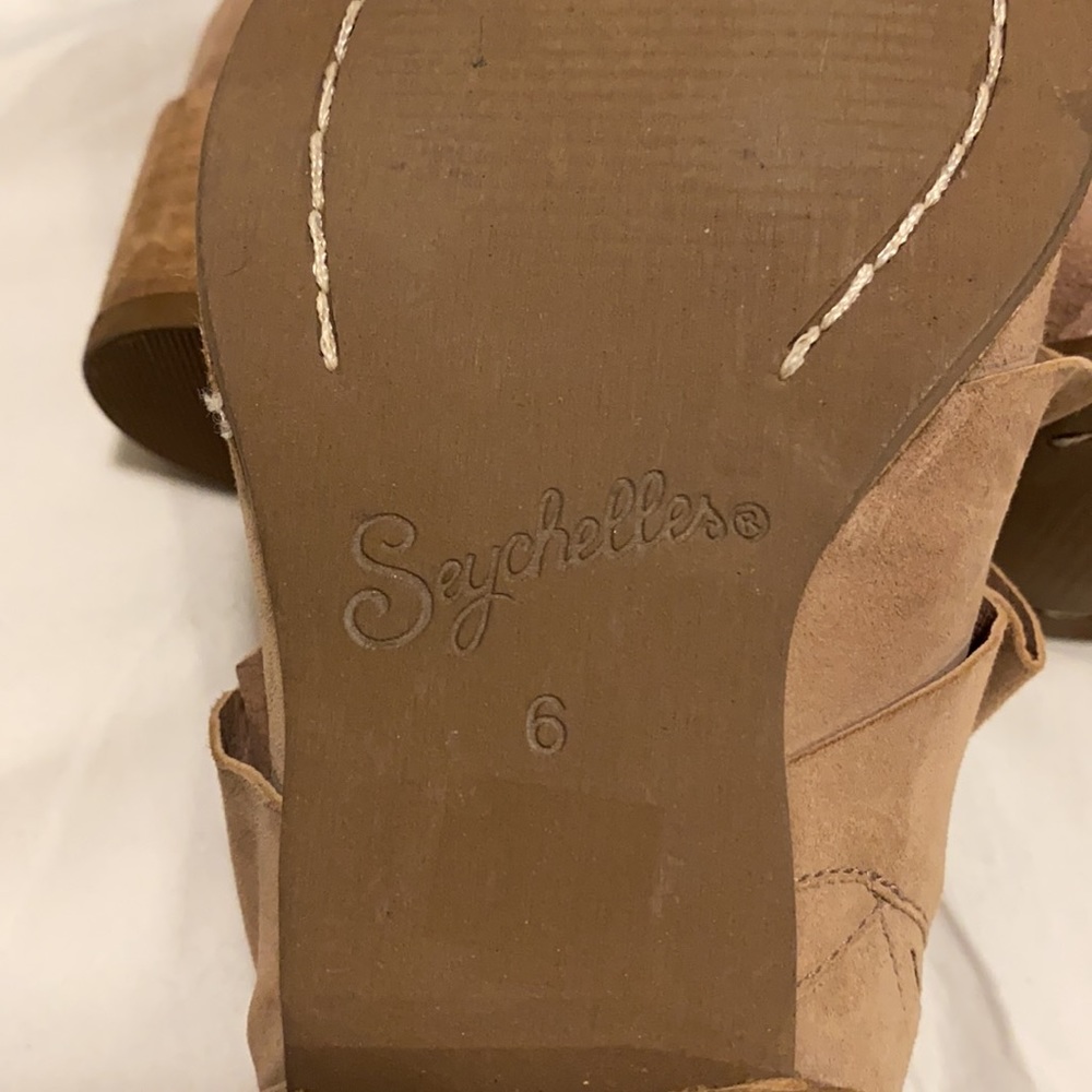 Beige Suede Ruffled Shoes - Picture 5 of 7